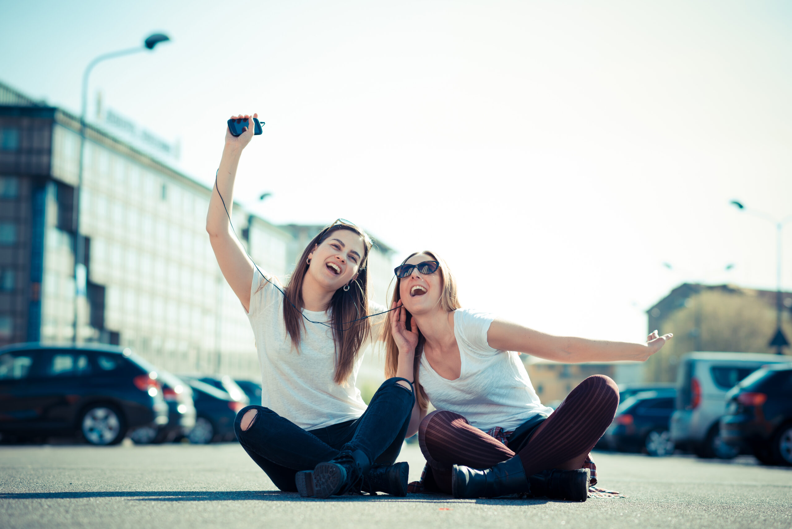 Essential Makeup Products for Beginners: Building a Basic Kit on a Budget